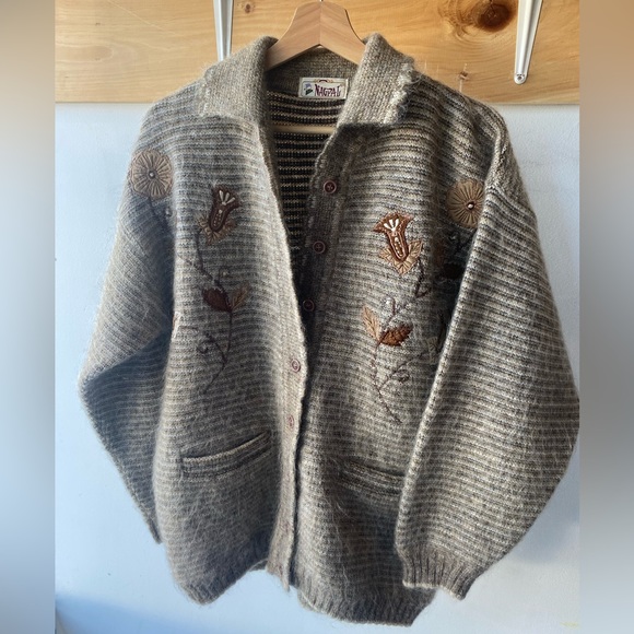 Vintage Mohair Wool Blend Floral Embroidered Sweater / Cardigan - Picture 7 of 9